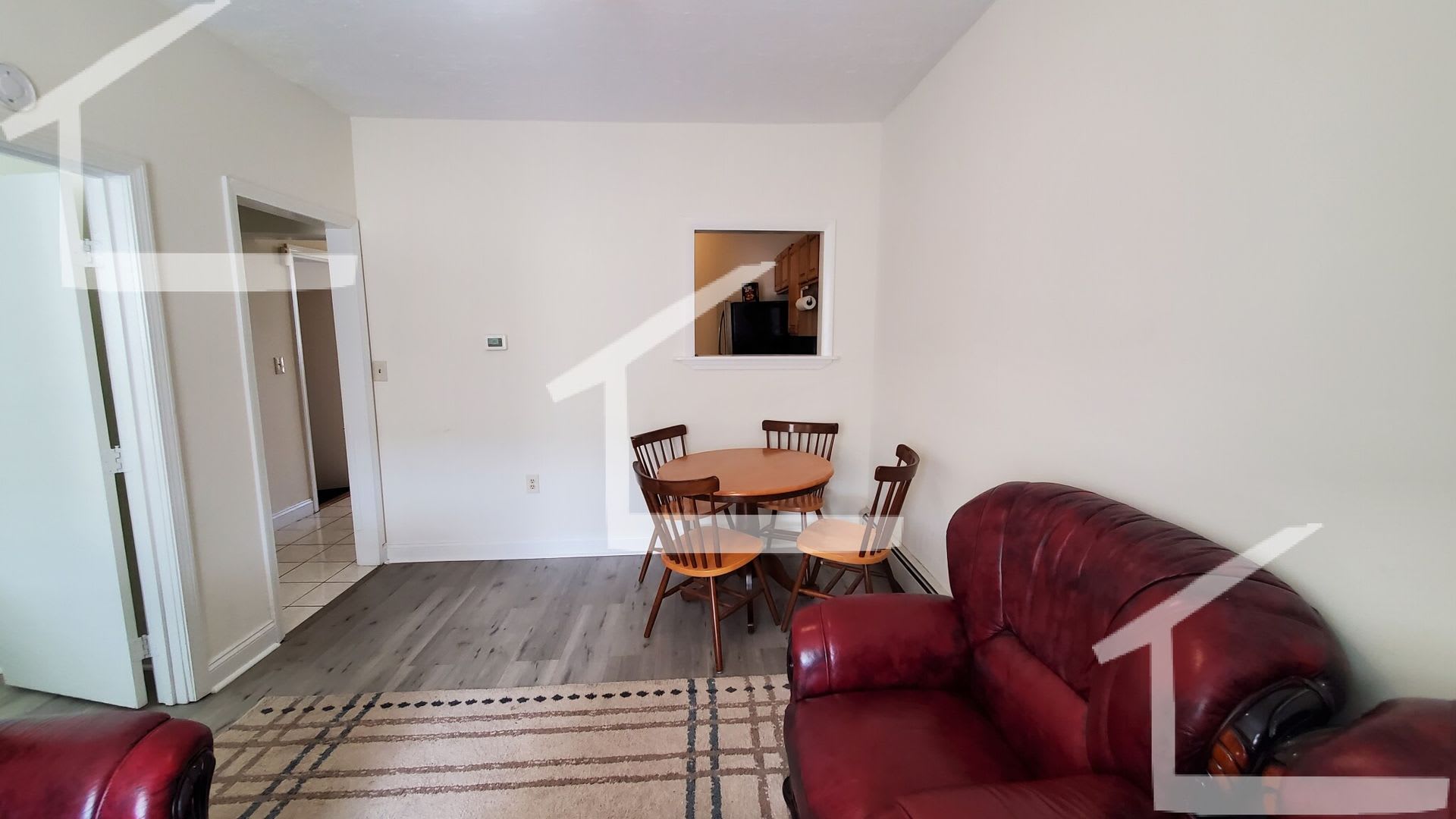 Conveniently located, beautifully maintained Apt with modern appliances. A/C. Near Public Transport! – photo 5