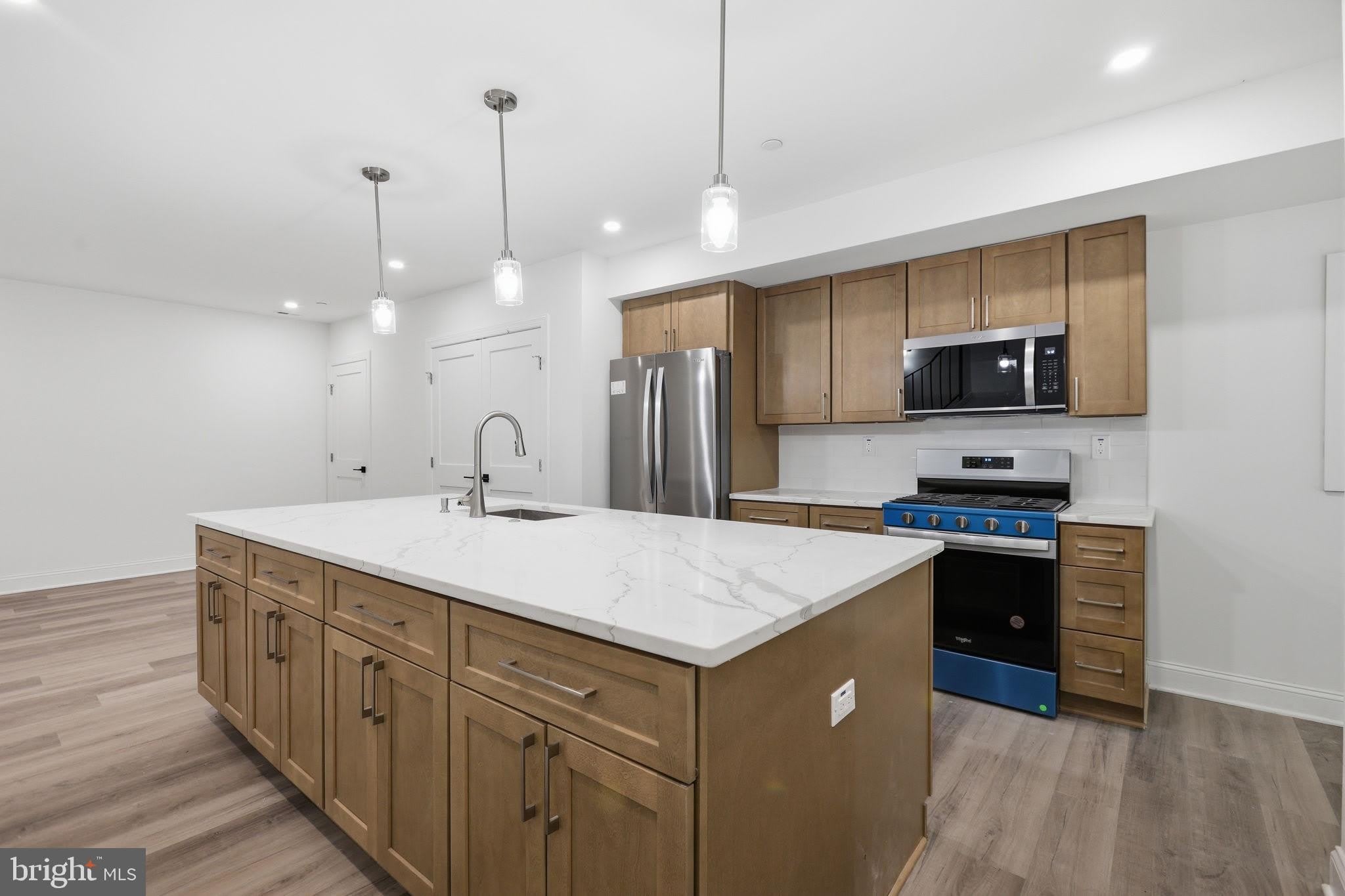 2404 N CAPITOL Street NW – photo 3
