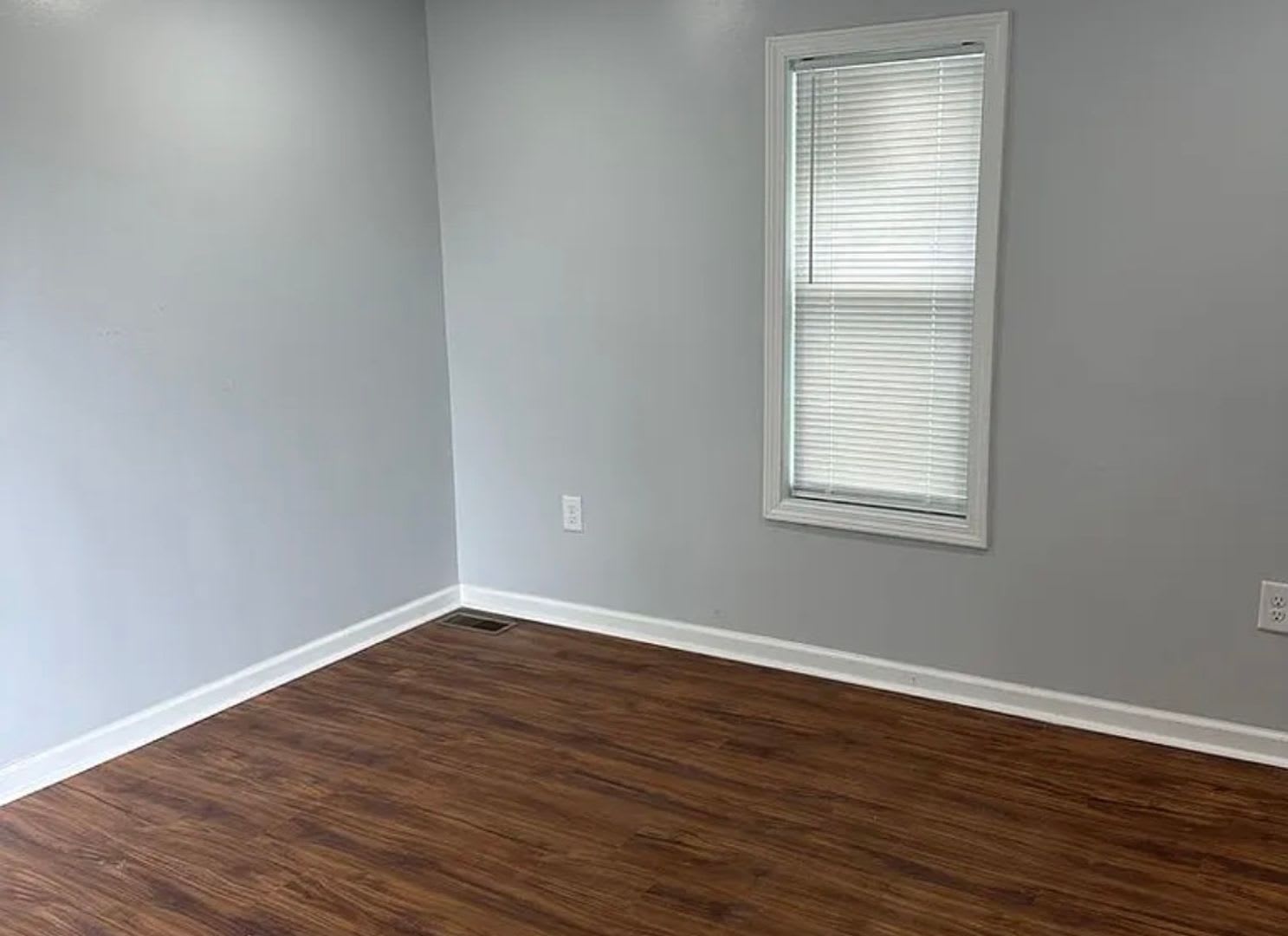 Now Leasing Newly Renovated 1 Bedroom House – photo 3