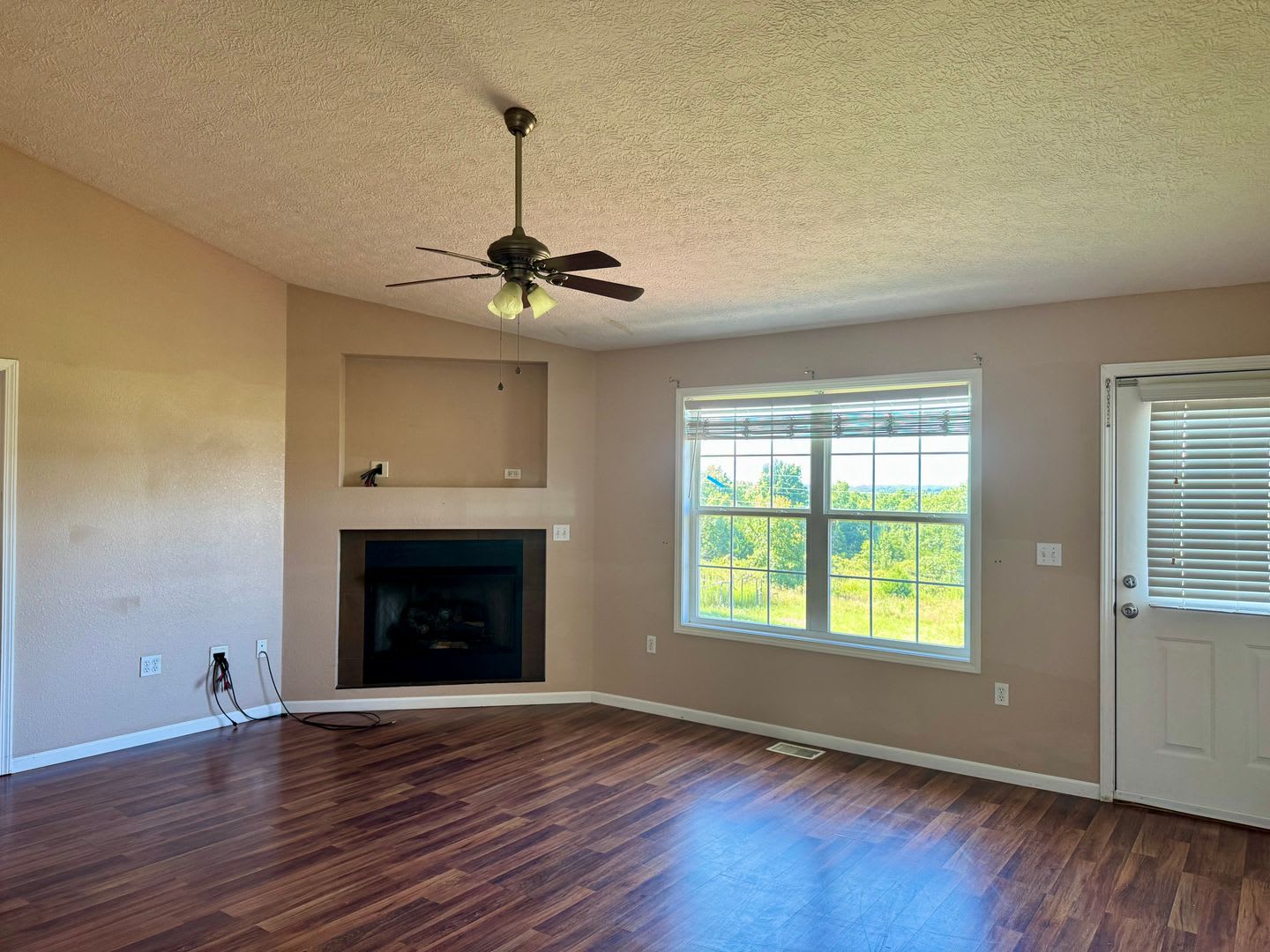 4 Bedroom House in Dixon, MO for Rent! – photo 3