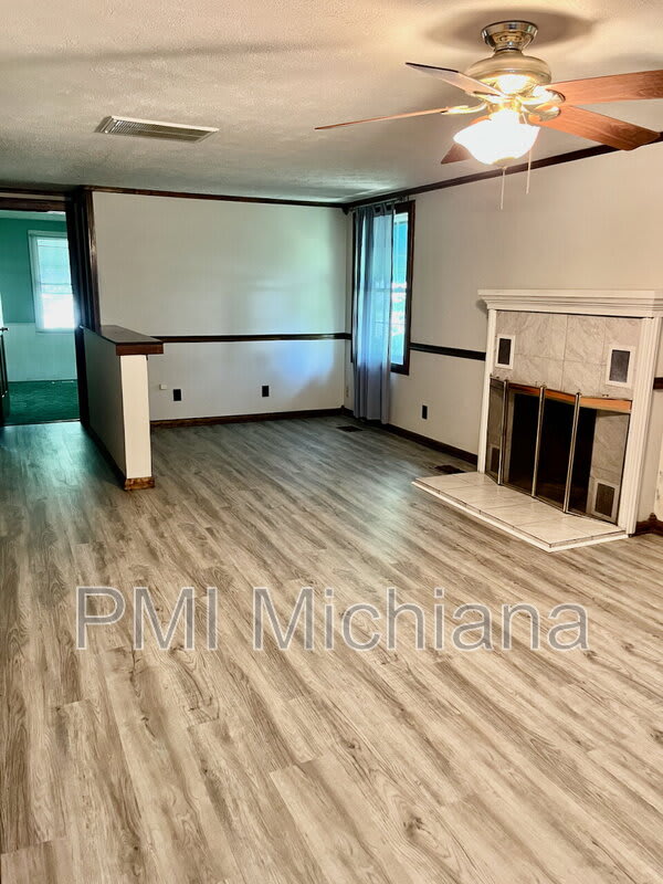 2405 Woodmont Dr – photo 1
