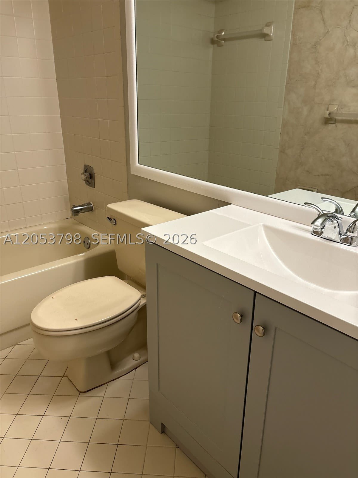 112 Lake Emerald Dr – photo 3