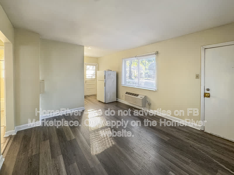 2413 Laurel St – photo 3
