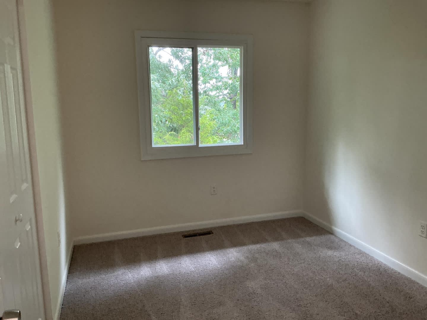 Remodeled Three level Town home – photo 4