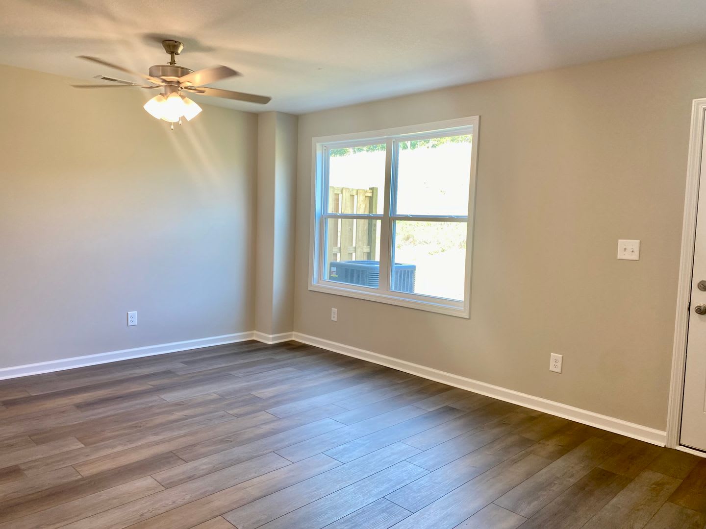 943 Center Rd – photo 4