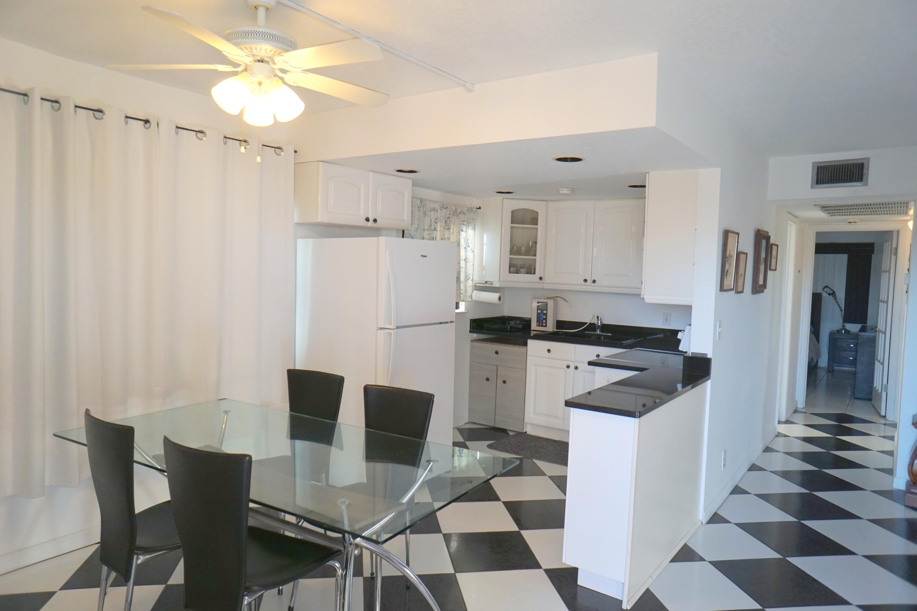 401 Southampton A – photo 3