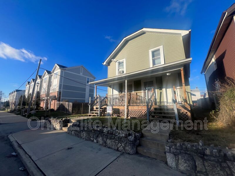 810 Reinhard Ave – photo 1