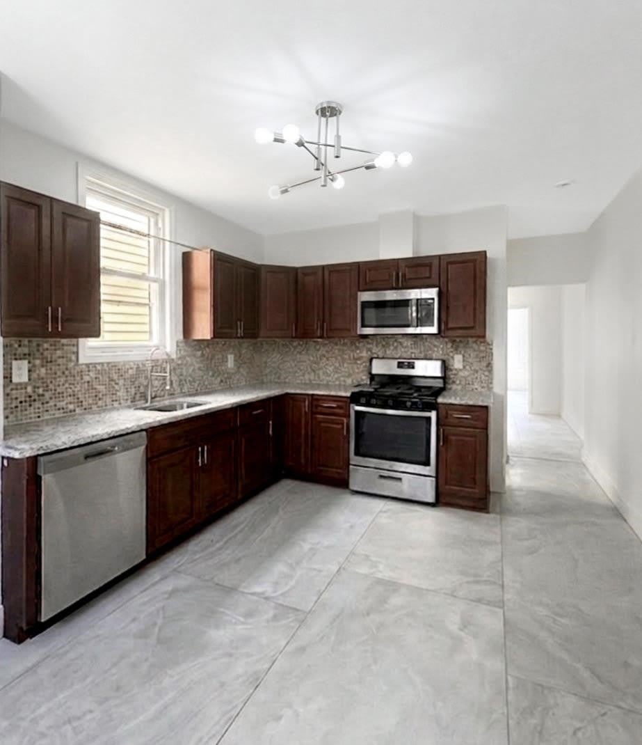 132 BAYVIEW AVE – photo 1