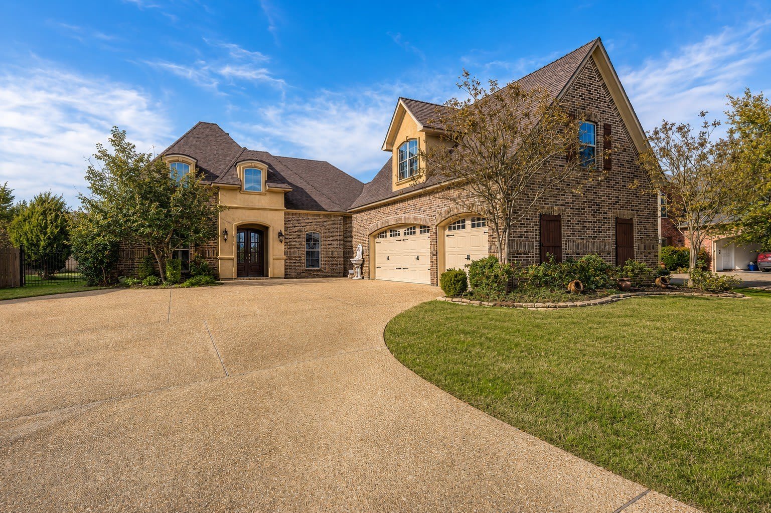 9572 Rochel Drive – photo 2