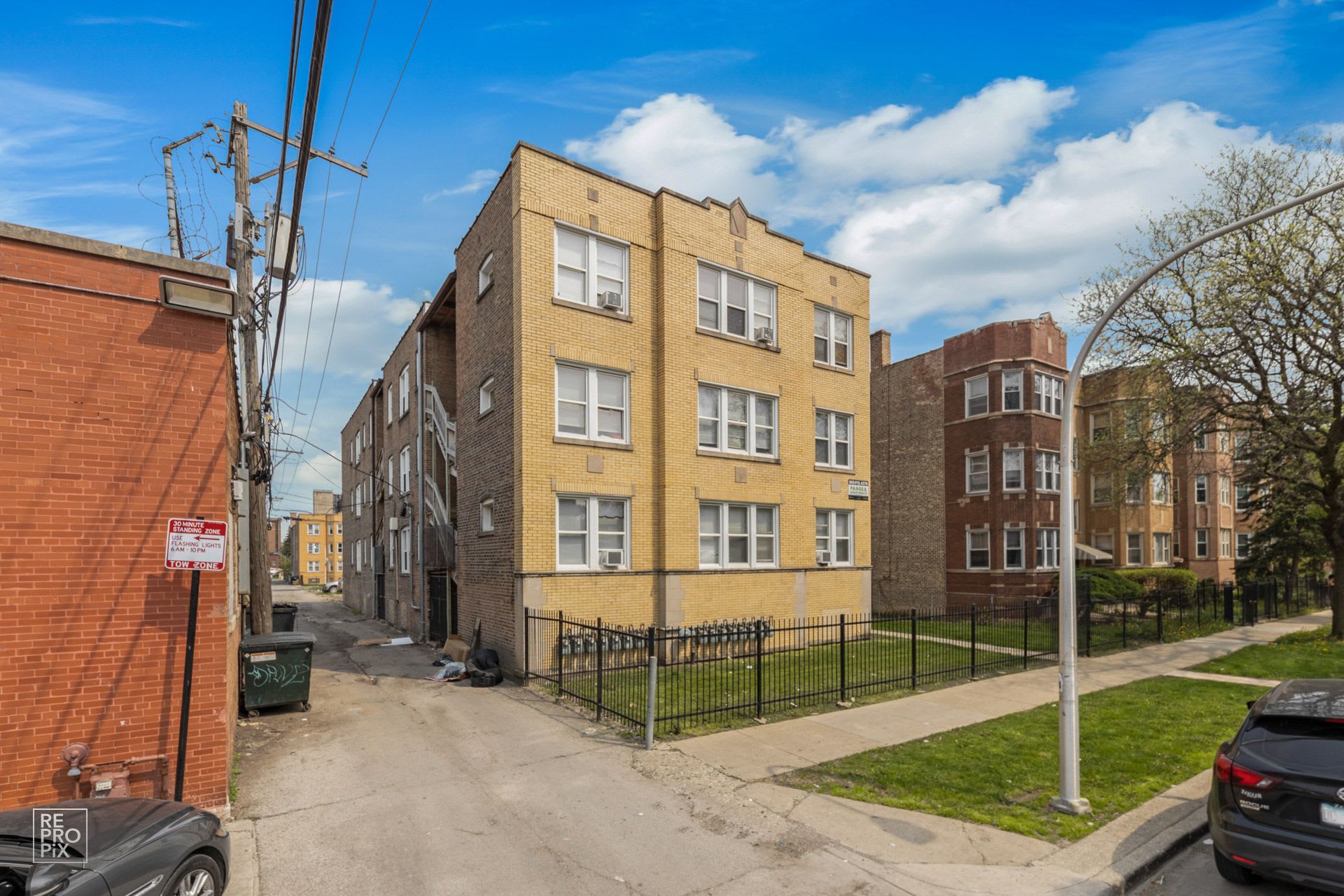 7055 S St Lawrence Apartments – photo 3