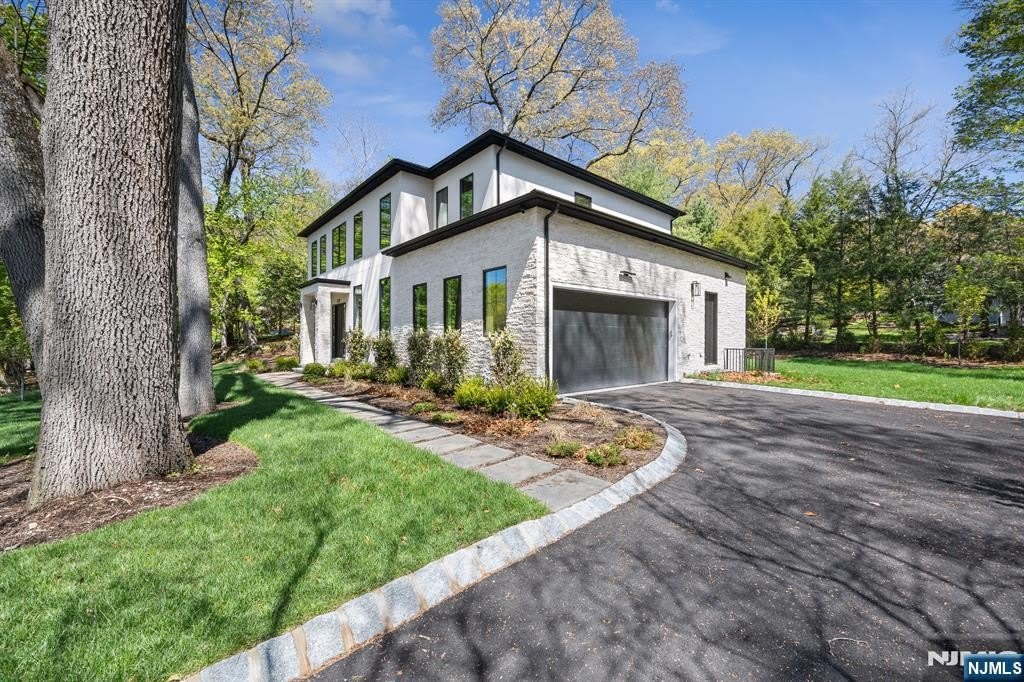 242 Hardenburgh Avenue – photo 2