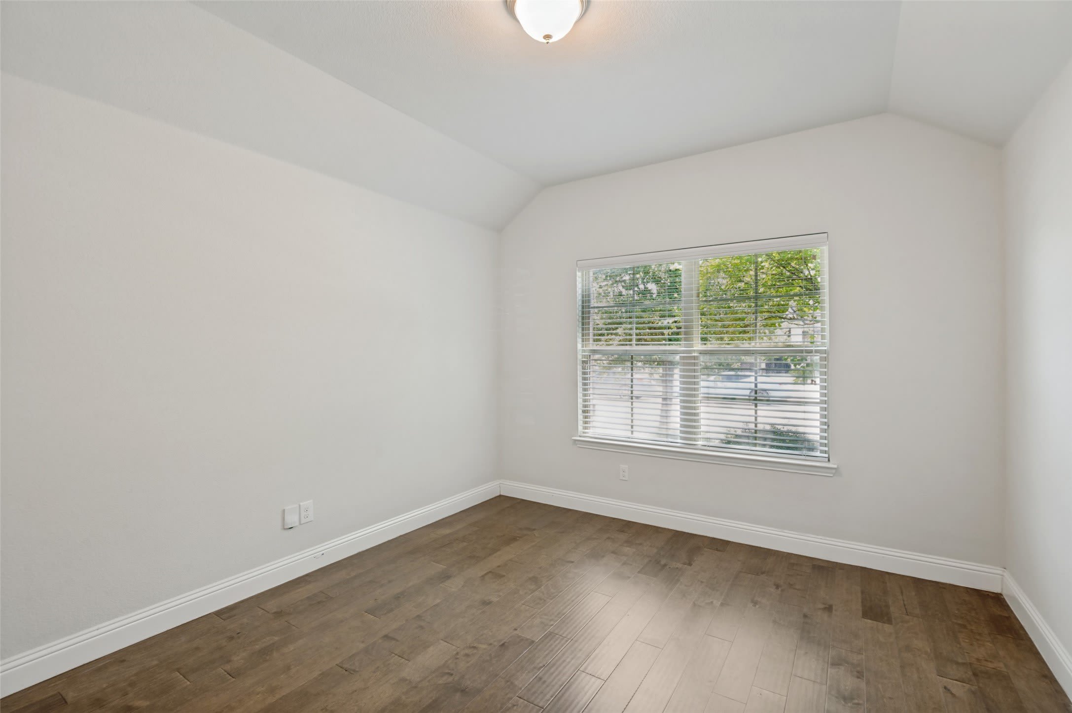 4541 Conrad Avenue – photo 4