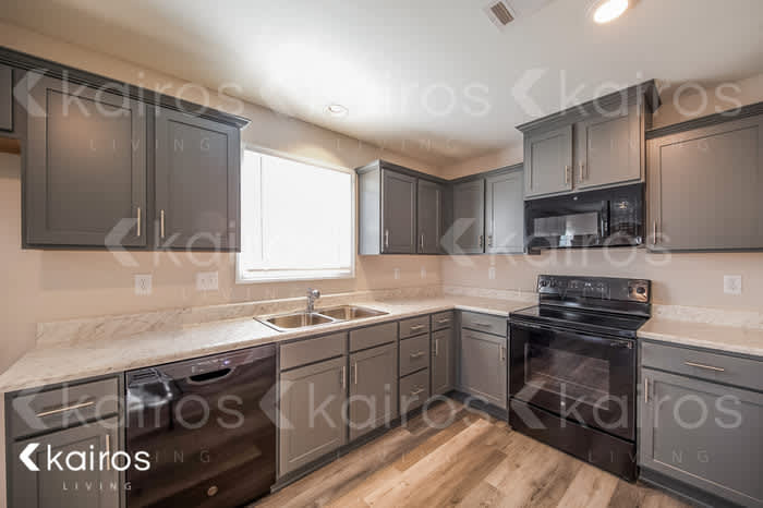 1366 Maxwell Circle – photo 3