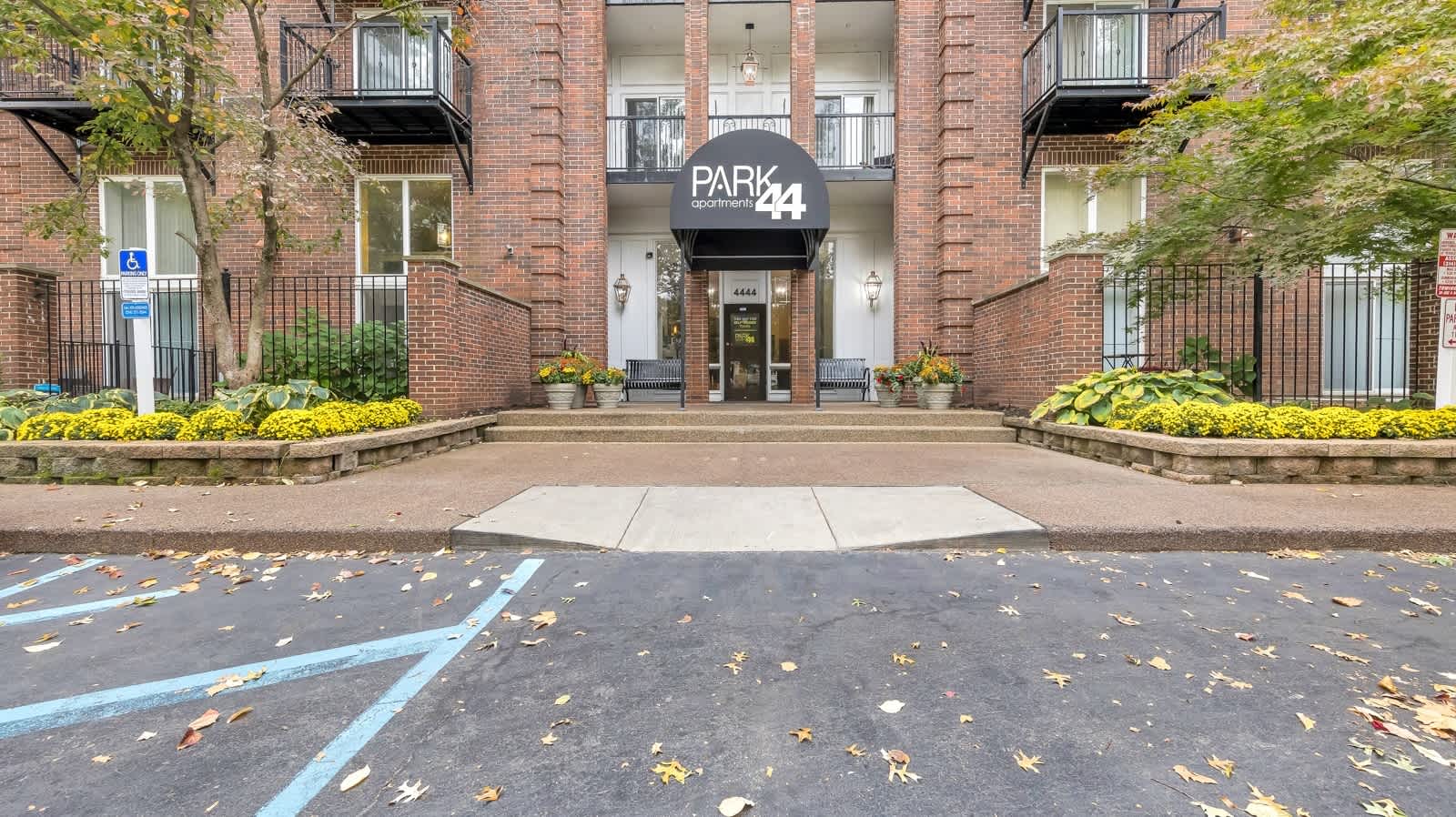 Park 44 – photo 1