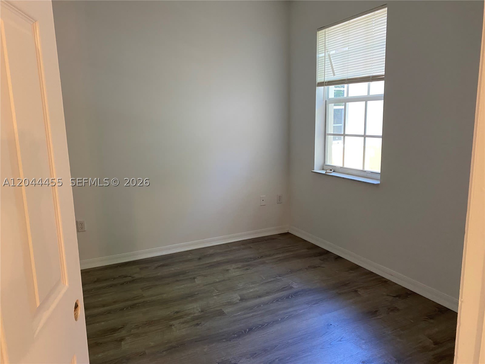 5028 SW 141st Ave – photo 3