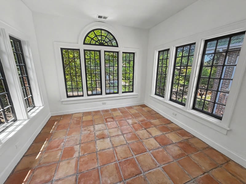 340 North McLean Boulevard – photo 3