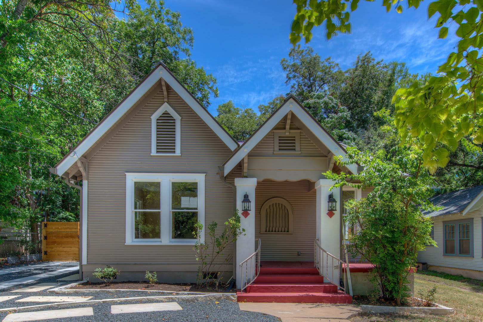 Ut Pre Lease 3 Br 2 Ba Completely Remodel North Campus Big Backyard – photo 1