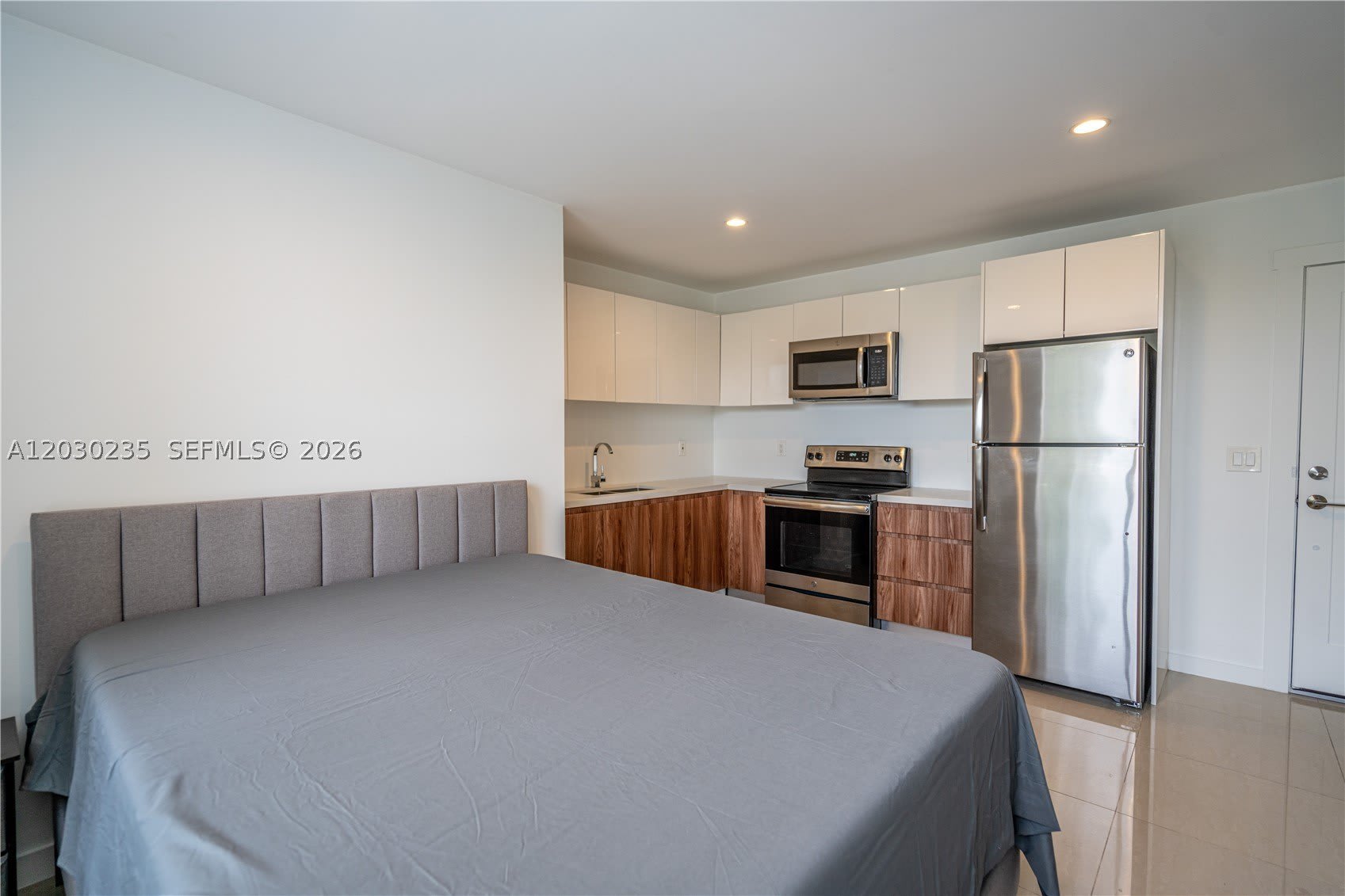 924 Marseille Dr – photo 3