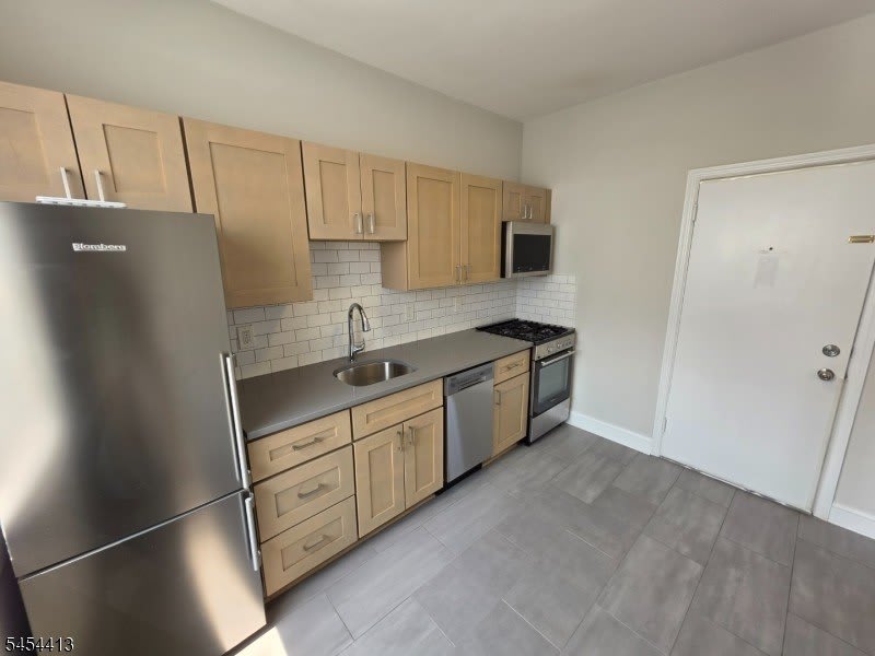 613 Bloomfield Ave – photo 3