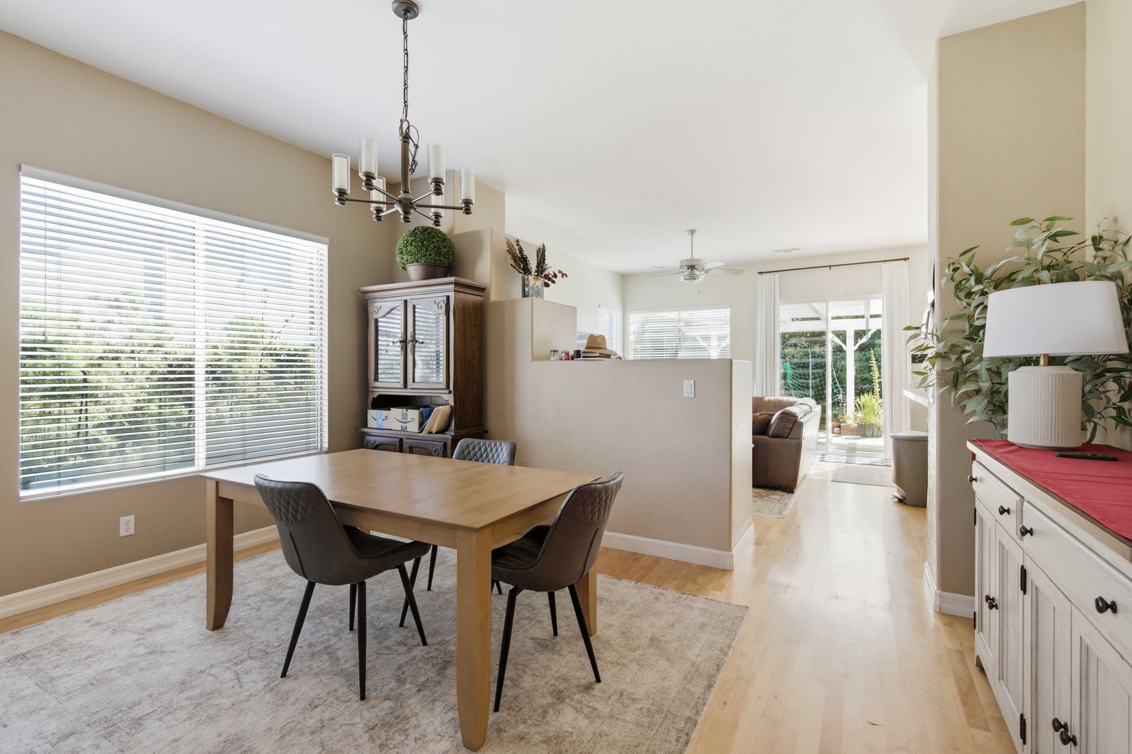 Gorgeous Single Story Home in Santa Clarita! – photo 4