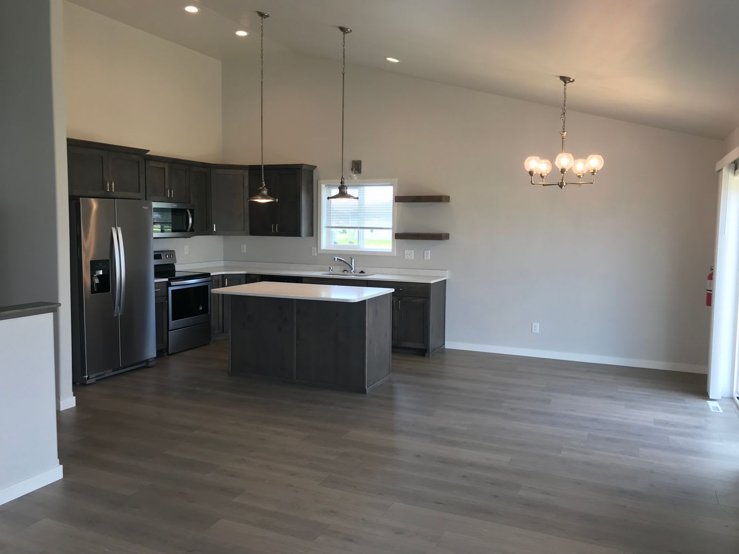 3 Bed 3 Bath Single Family Home – photo 4