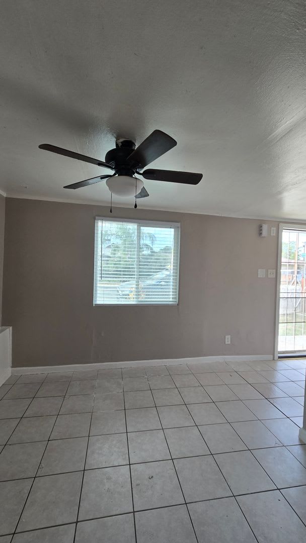 216 1/2 E. Warren Ave. – photo 3