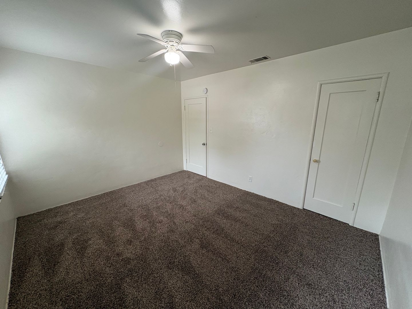 Cozy 2-bedroom home Available Now! – photo 4