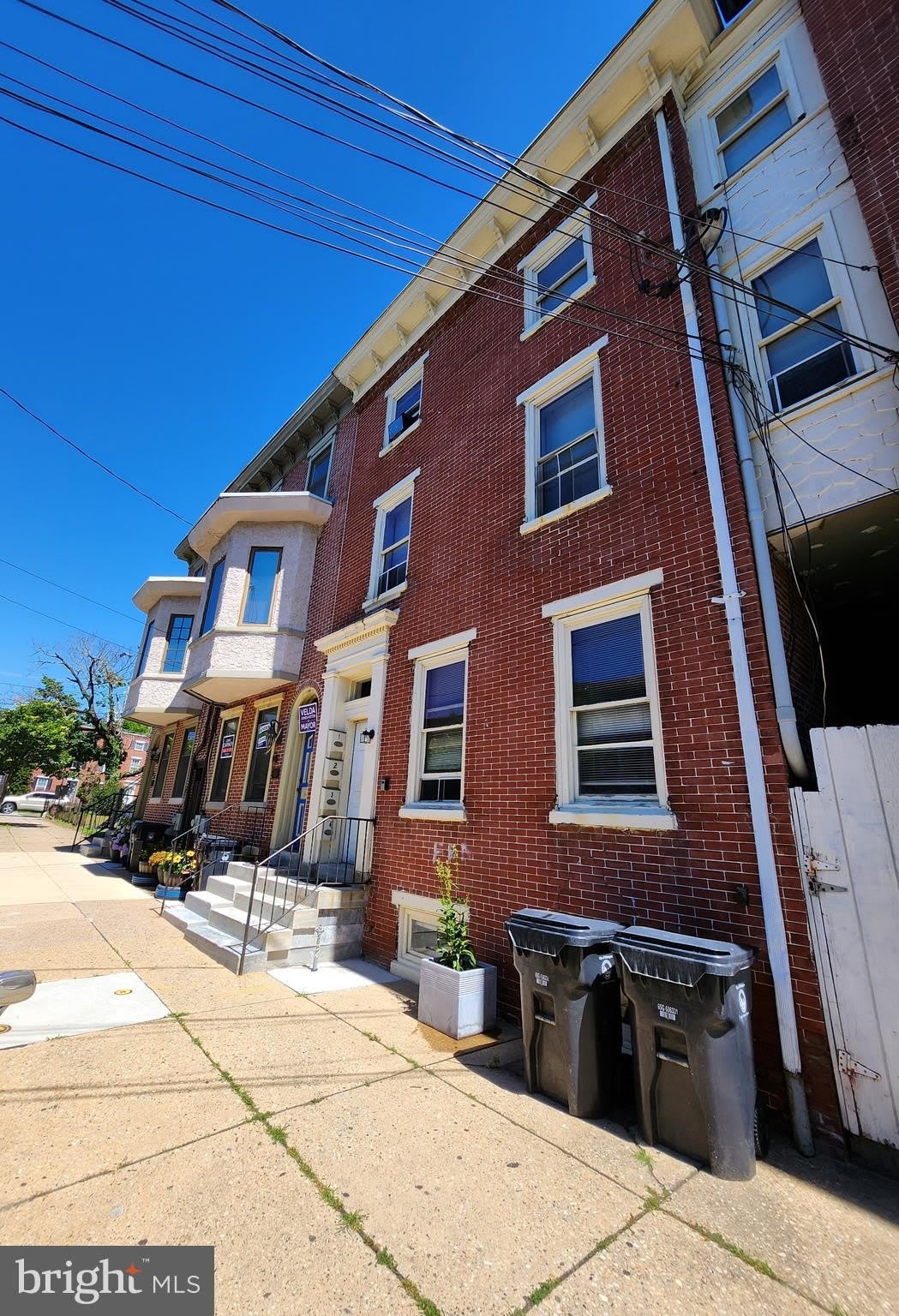 403 W 6TH Street – photo 2