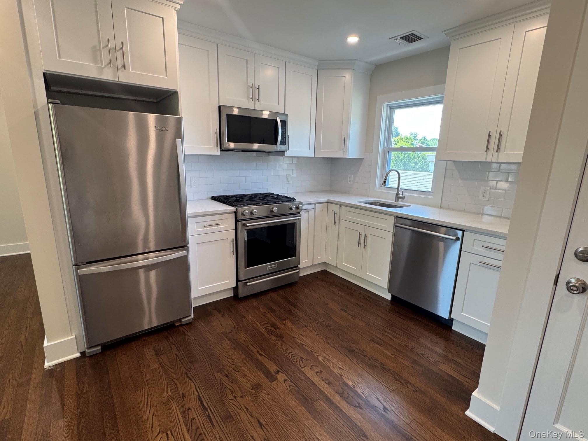 482 Fourth Avenue – photo 2