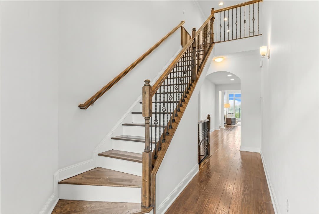 433 Fairmont Dr – photo 2