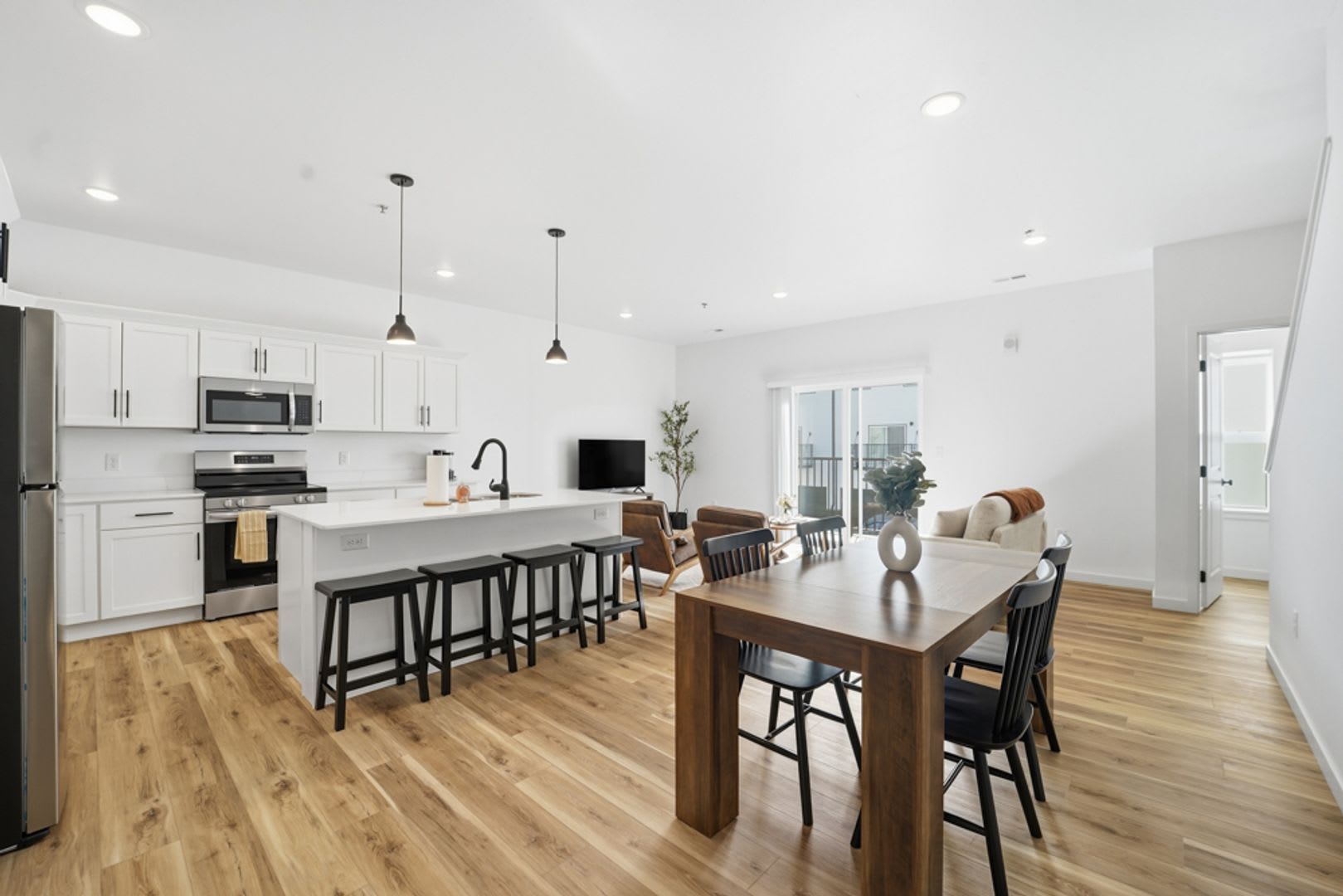 Twin Oaks Apartments – photo 1