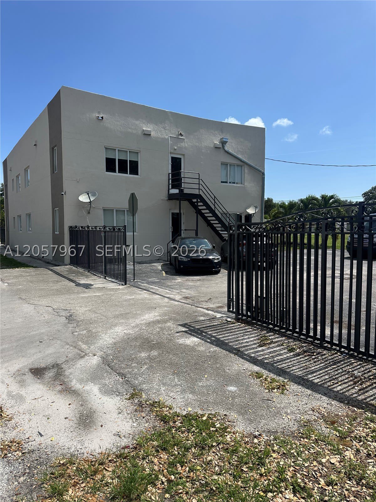 2500 NE 192nd St – photo 2