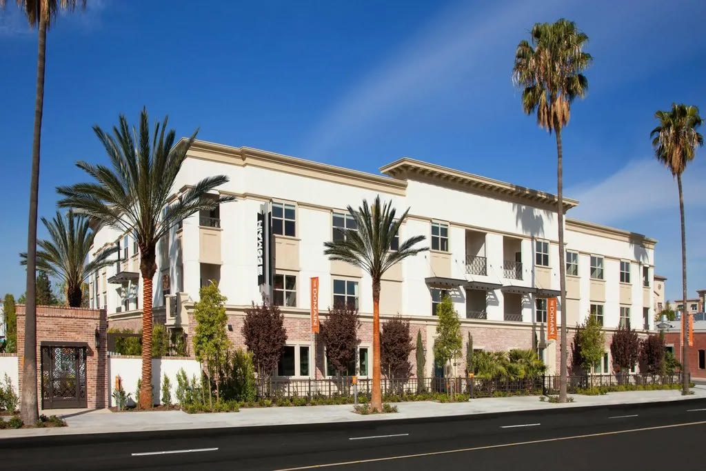 411 South Anaheim Boulevard – photo 1