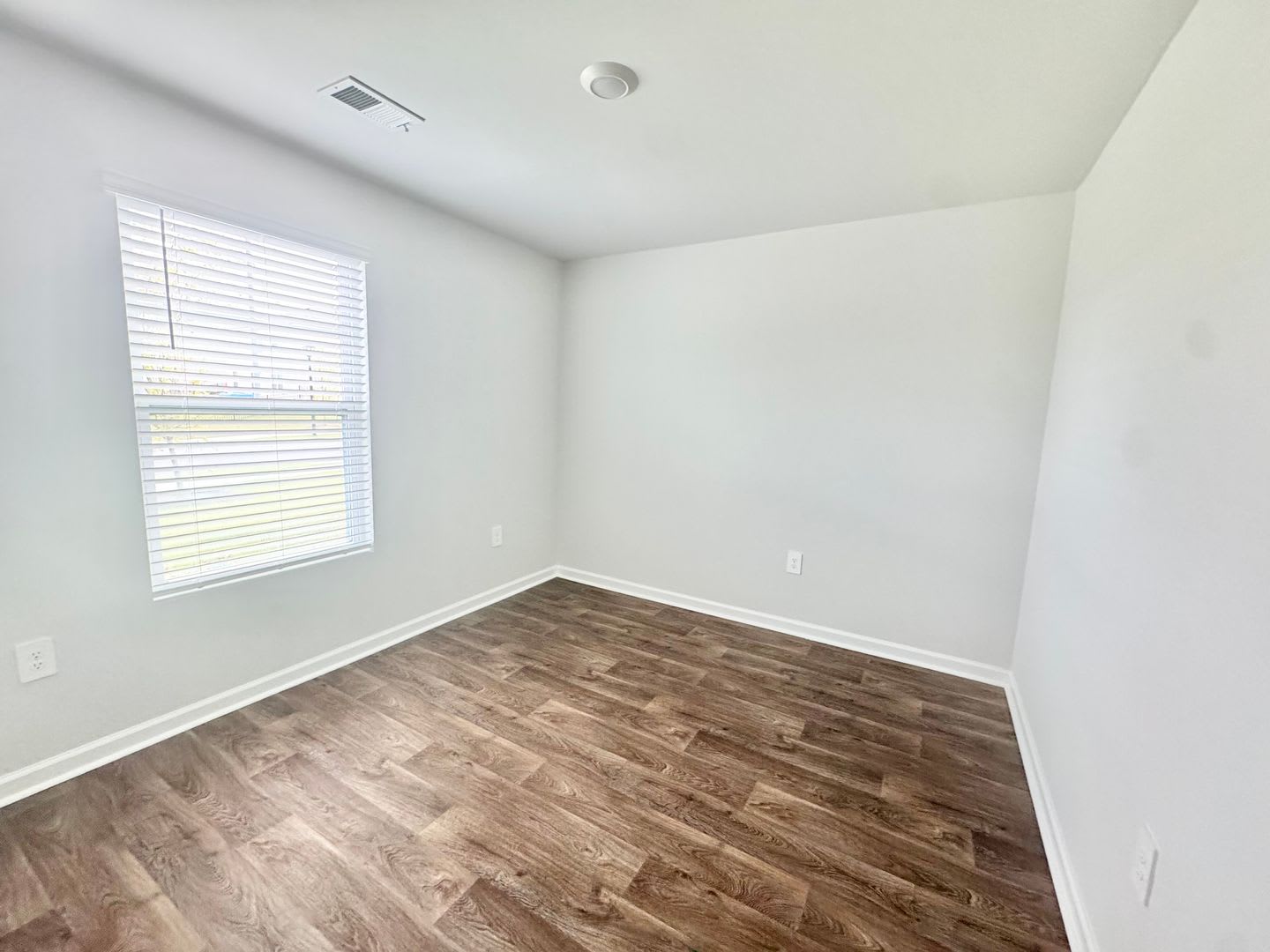 Available Now Introducing This Beautiful 3 Bed 2 Bath Home Located In The Windsong Ii S D In Rincon Ga – photo 5