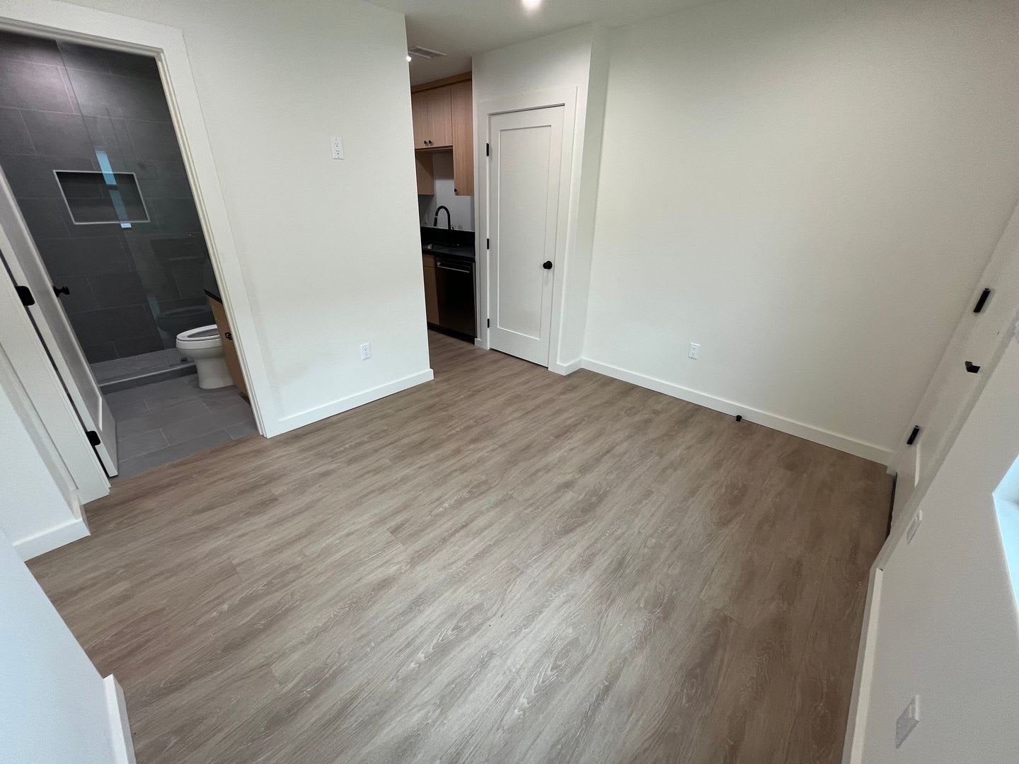 Newly Remodeled 2 Bed 1 Bath Unit in PB – photo 3
