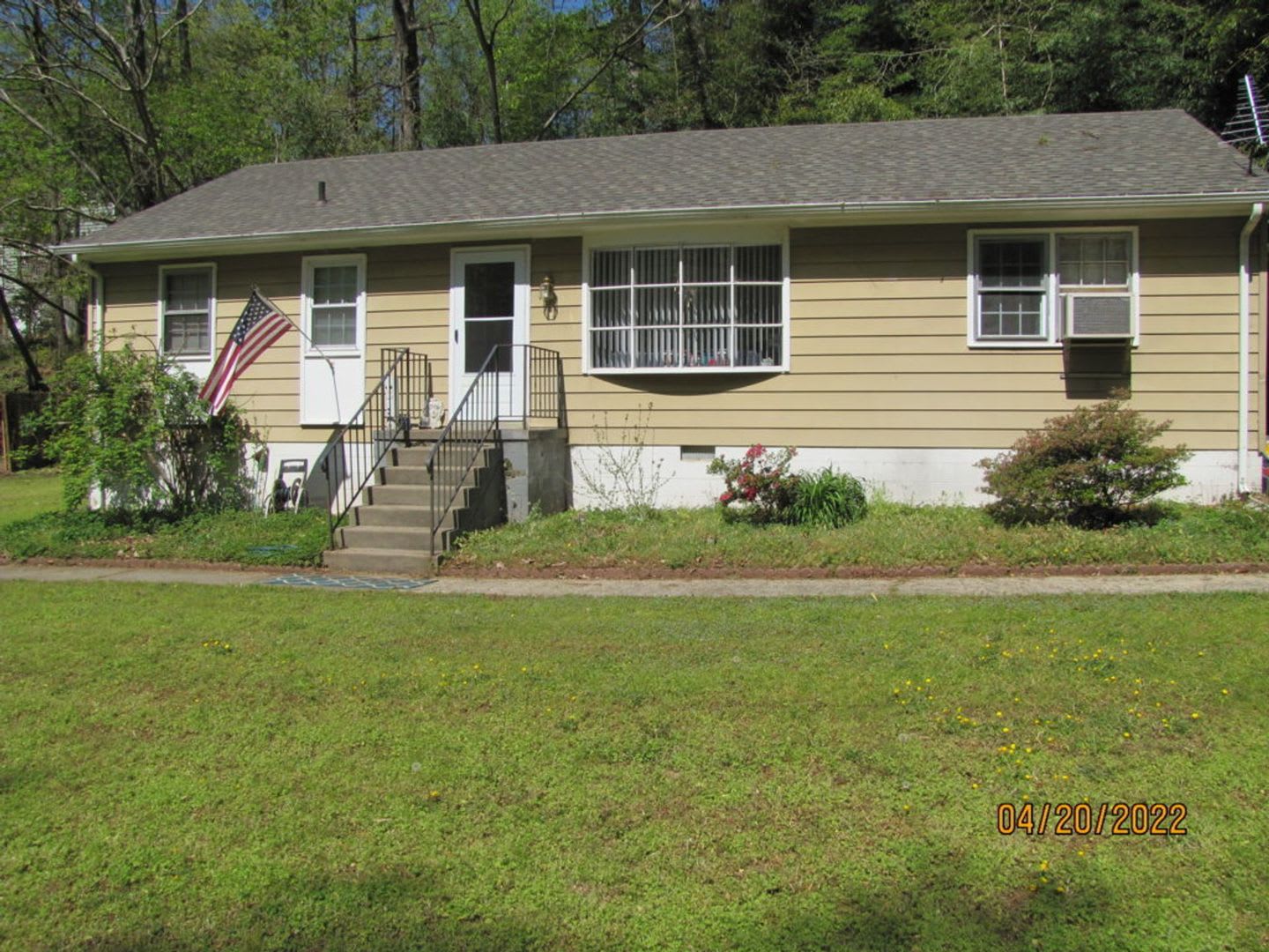 Coming Soon! Charming 3-Bedroom Home in Woodhaven Shores! – photo 1