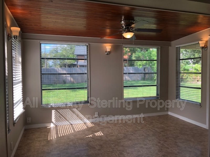 825 Driver Ave. – photo 3