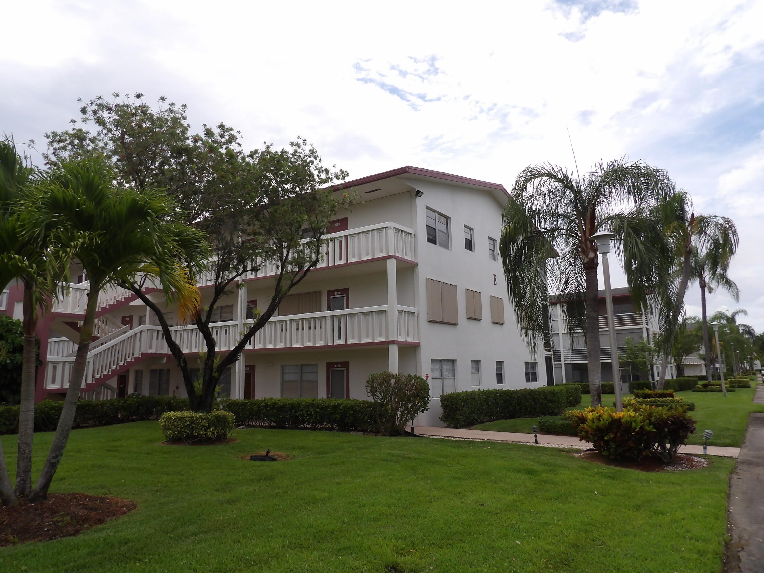 195 Fanshaw Way E – photo 1