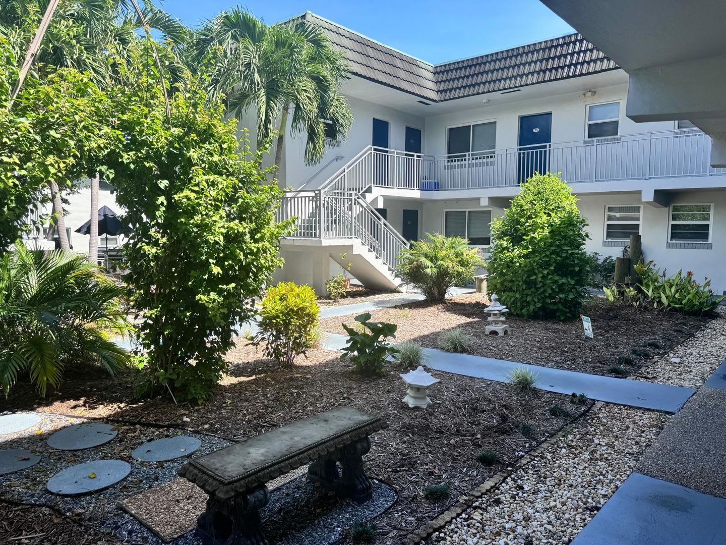 Spacious and modern 1-bedroom, 1-bathroom unit available for rent in the heart of Fort Lauderdale. – photo 4