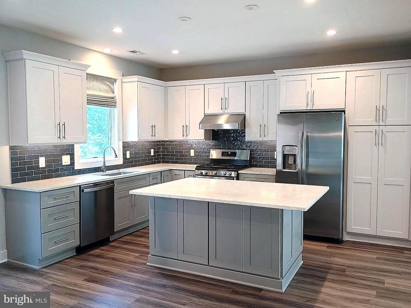 307 CHARLES ST – photo 2