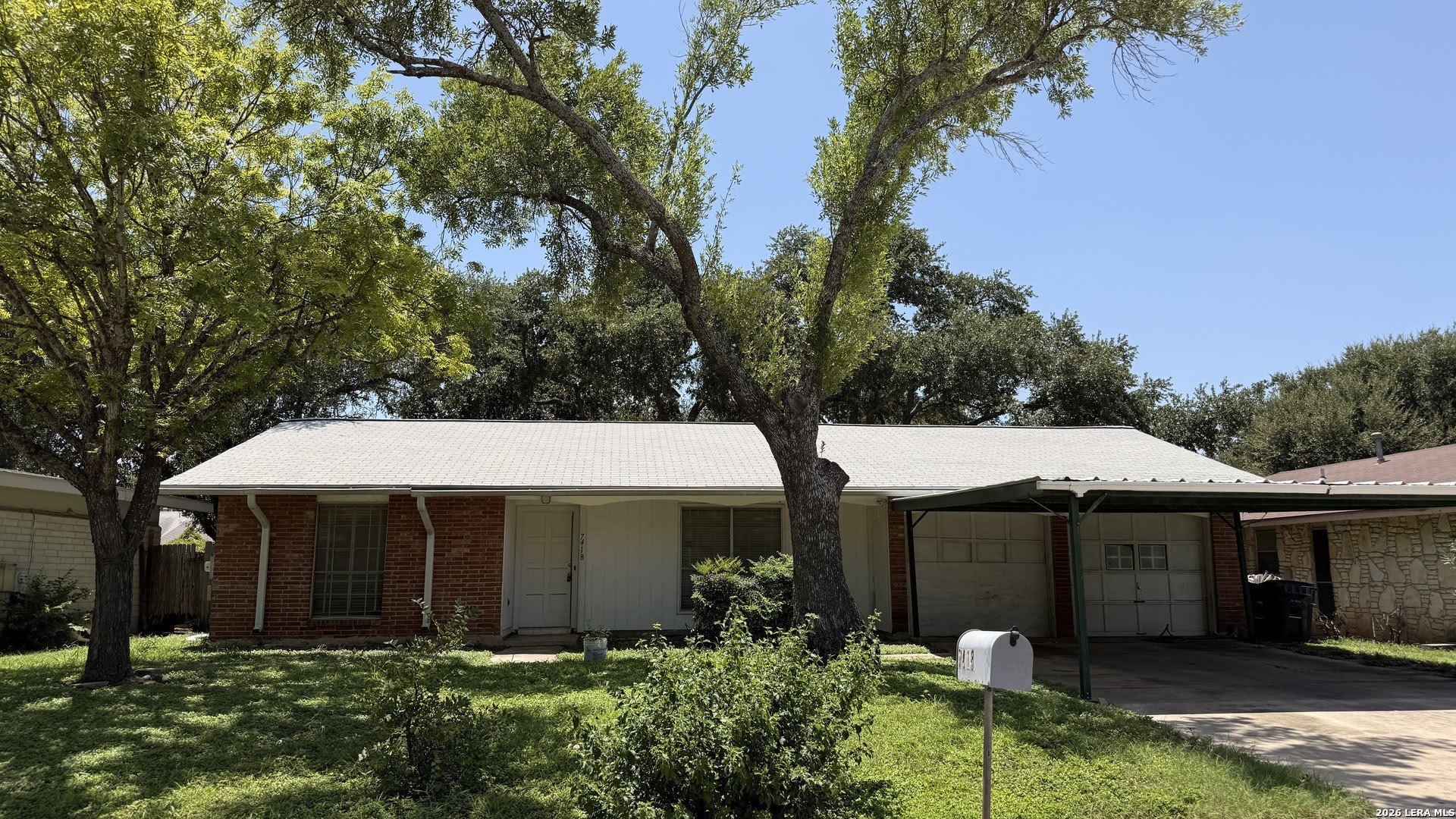7418 Pipers Creek St – photo 2