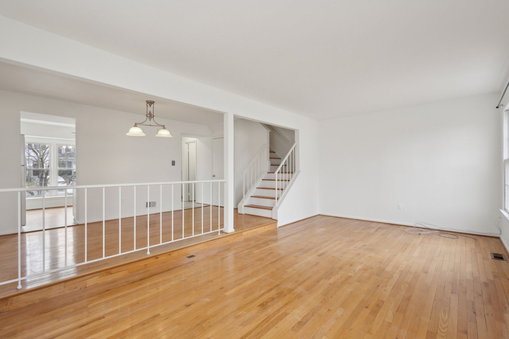 Charming & Updated Townhome in Prime Fairfax Location! – photo 3