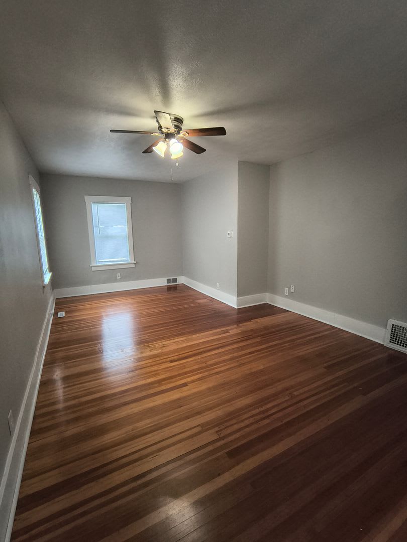 2 Bedroom Home with Basement & Garage – photo 2