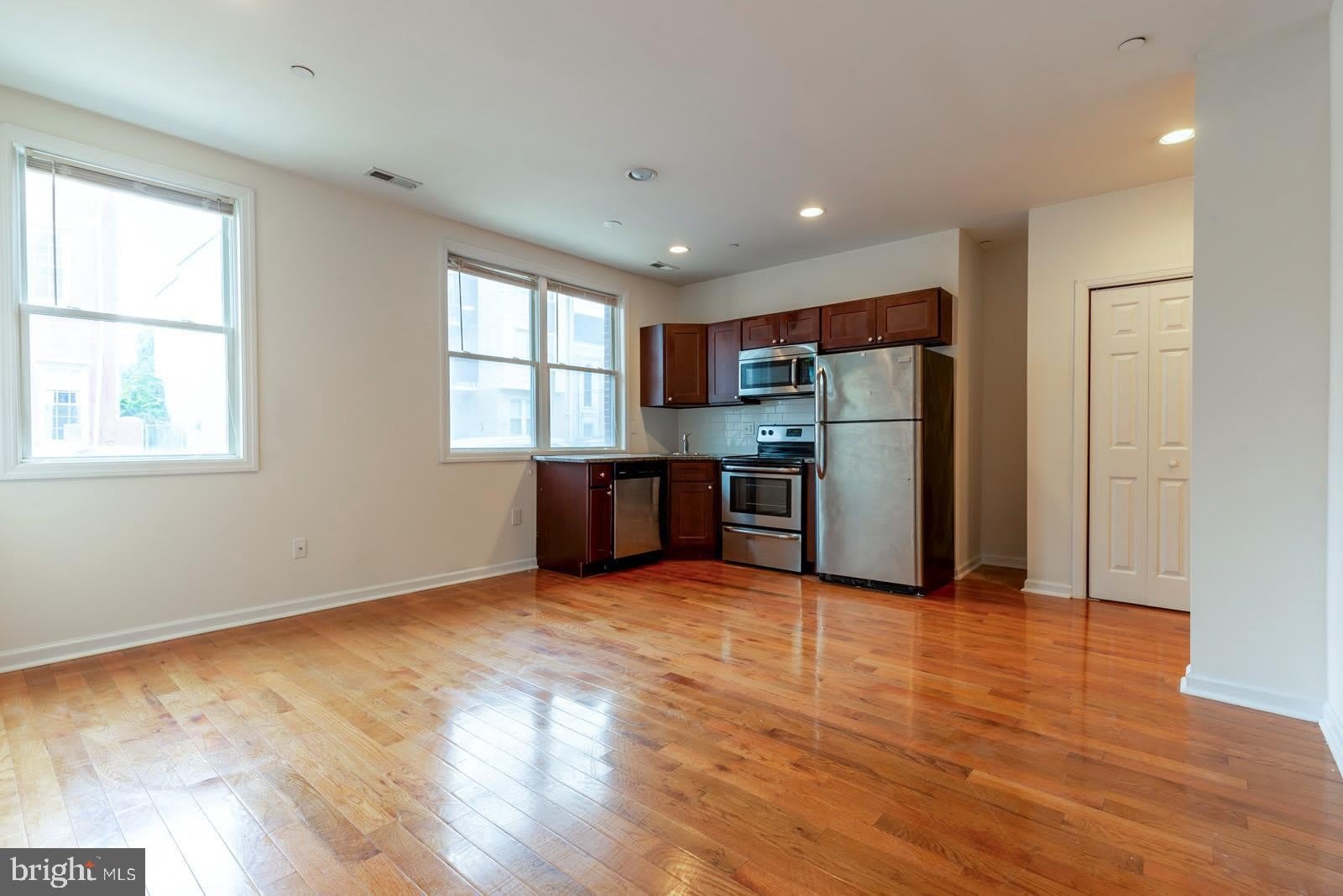 1429 POPLAR Street – photo 1
