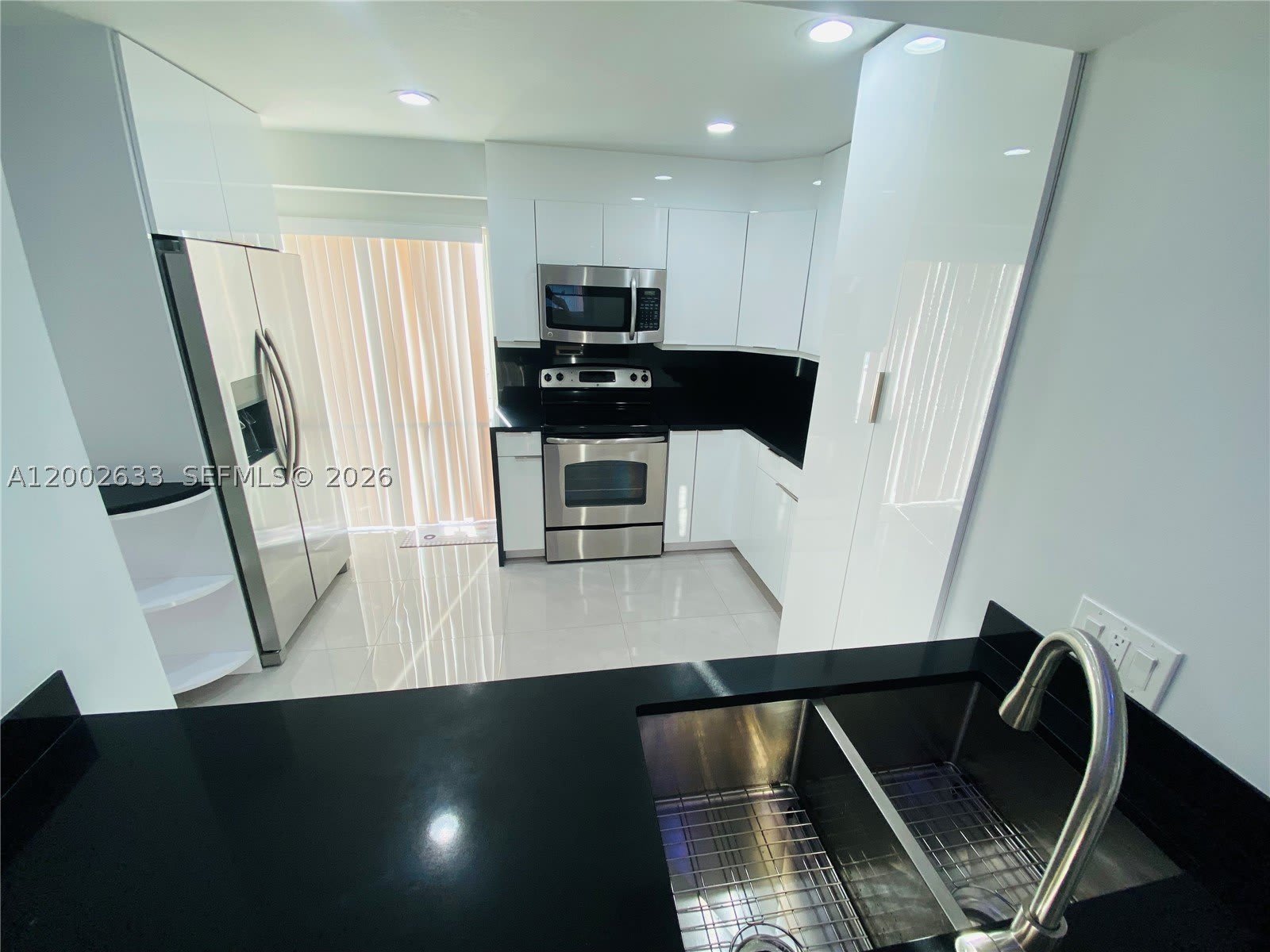 199 SW 12th Ave – photo 1