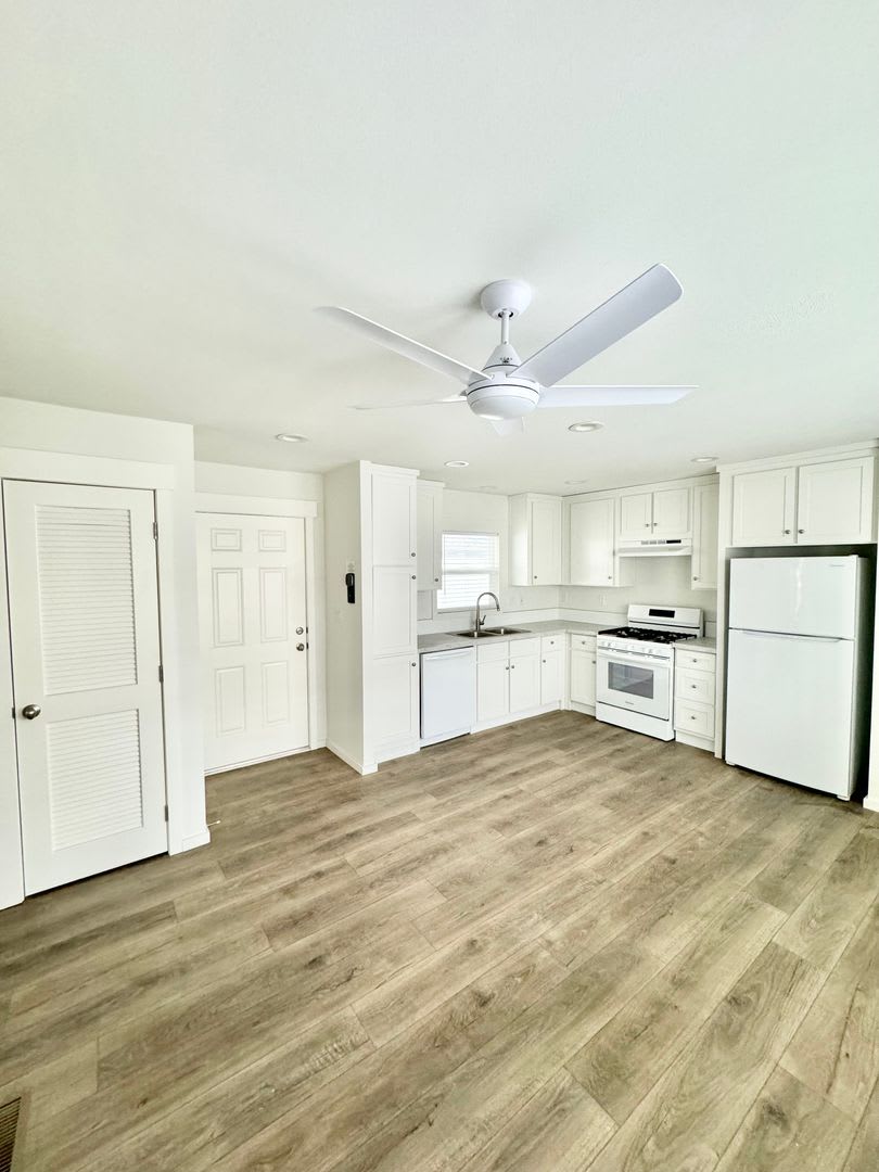 Ready To Move In 2 Bed 1 Bath Home – photo 5
