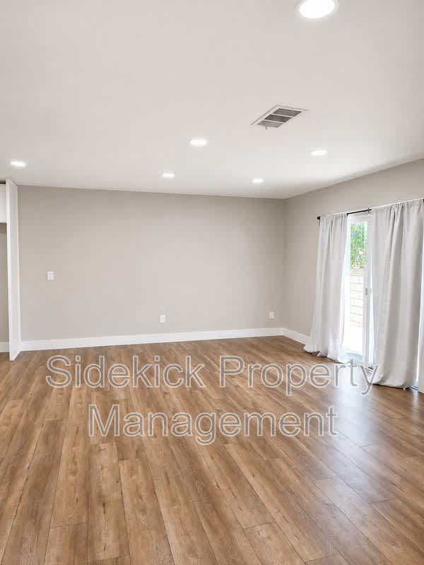 11443 Dicky St – photo 4