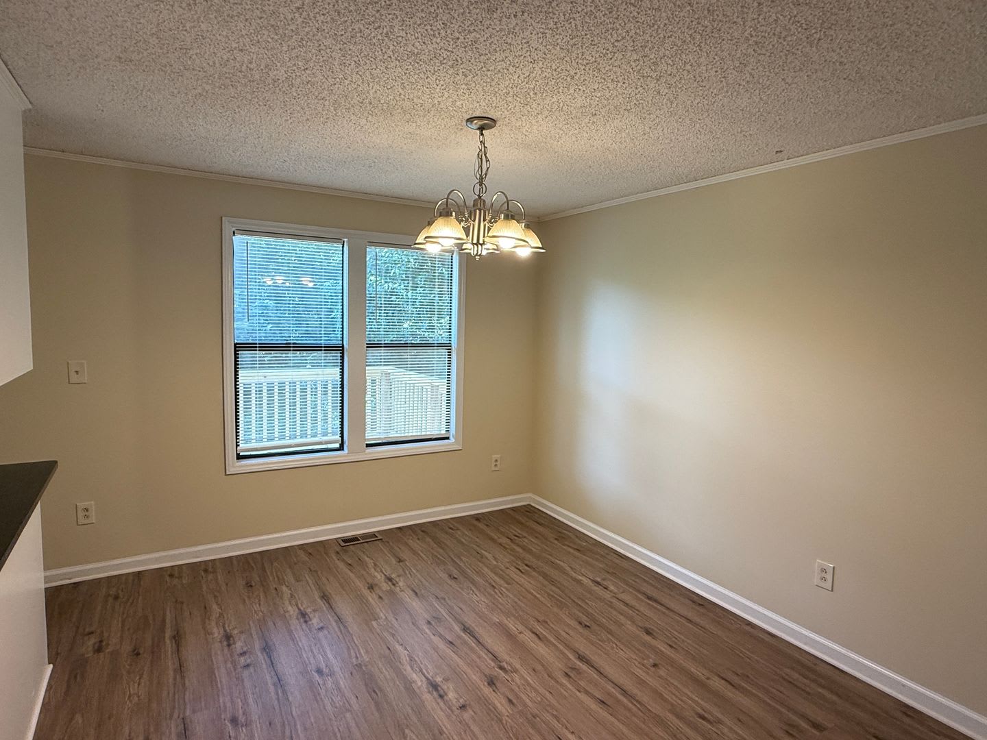 2220 Laburnum Avenue – photo 3