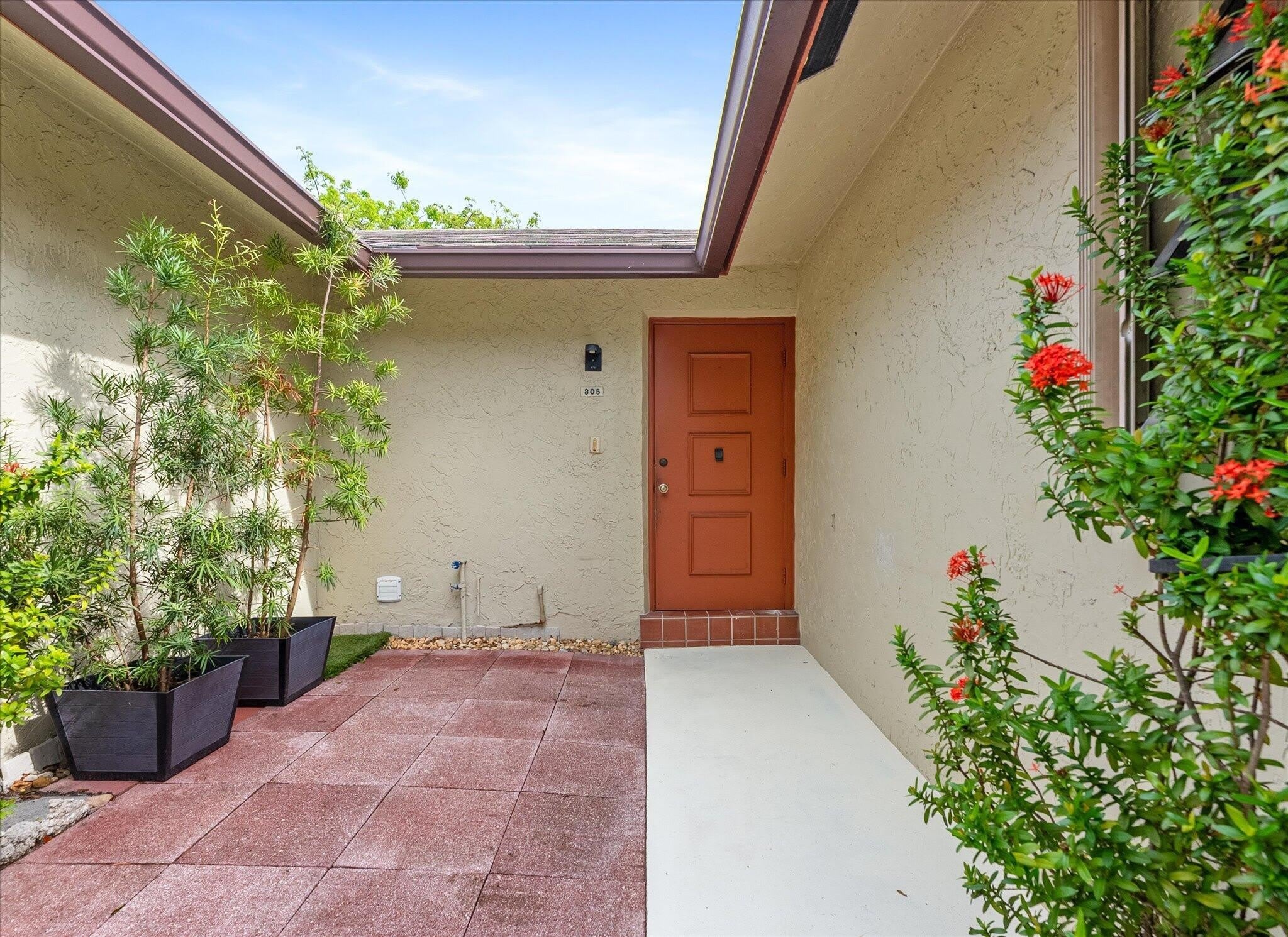 1821 NE 40th Court – photo 4