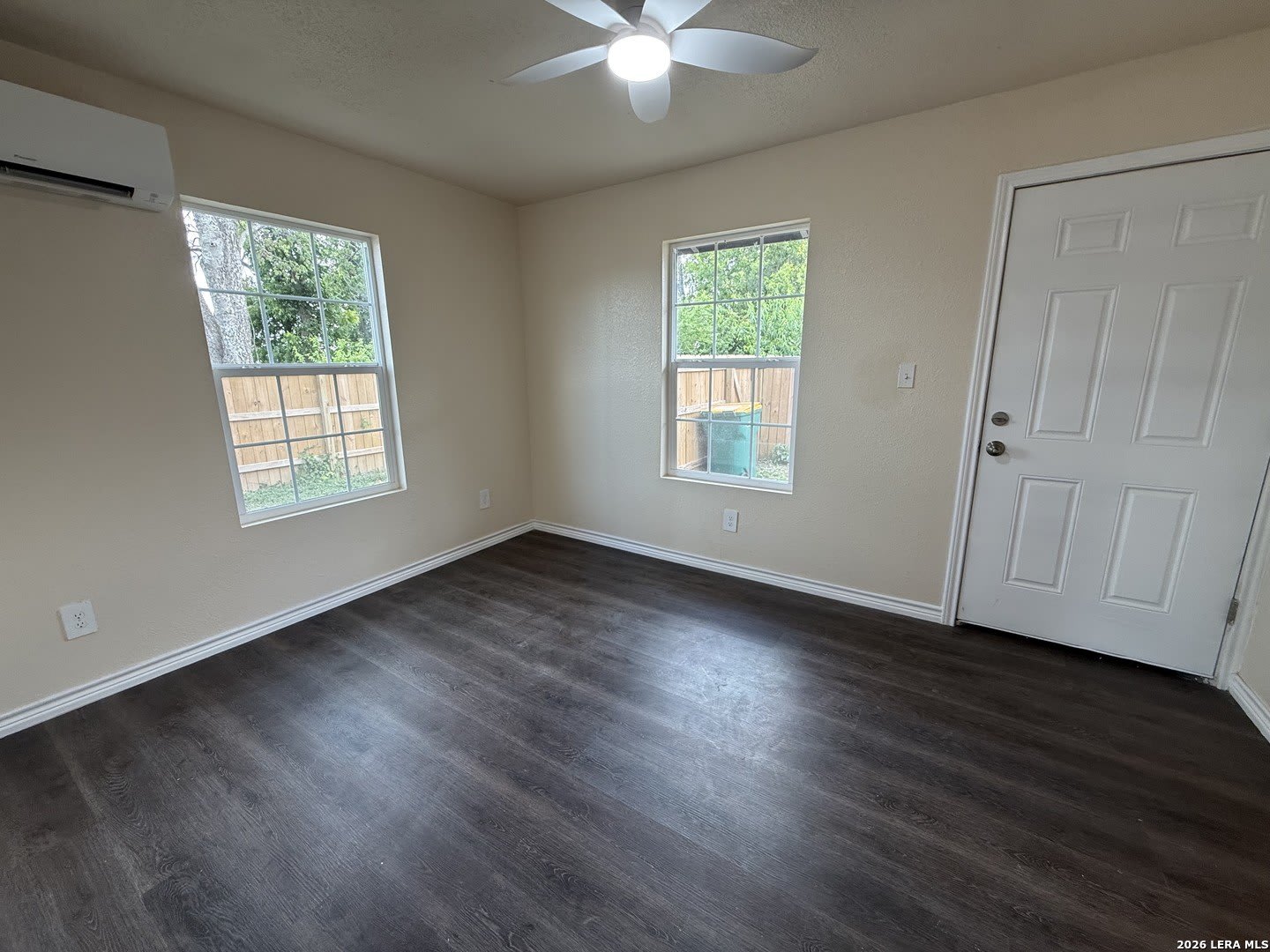705 CROCKETT DR – photo 5